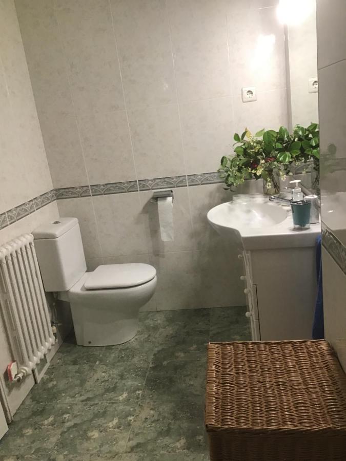 Habitación en casa particular Superviews, Parking 24h Vigilado Incluido Y Netflix En Habitación Independiente Con Baño Privado En Particular, Français&english