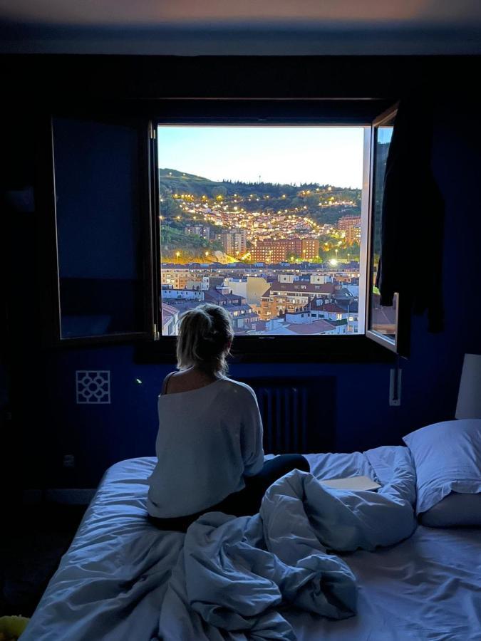 Superviews, Parking 24h Vigilado Incluido Y Netflix En Habitación Independiente Con Baño Privado En Particular, Français&english Habitación en casa particular *