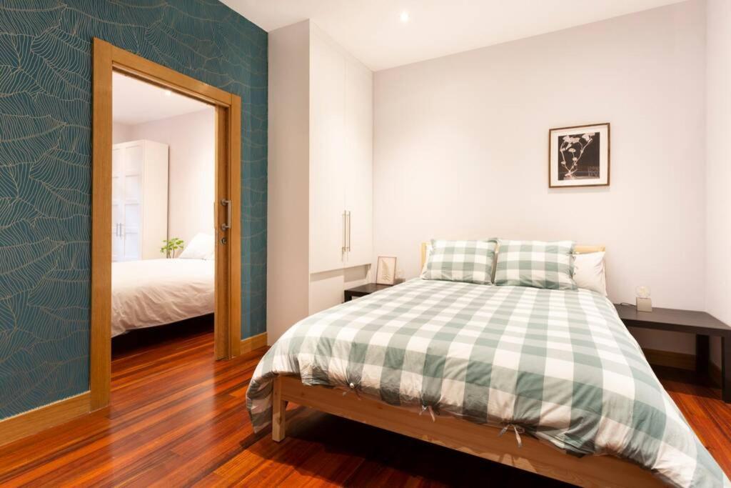 Apartamento Isozaki. 5 Dormitorios Y Jardín Privado Al Lado Del Guggenheim Bilbao