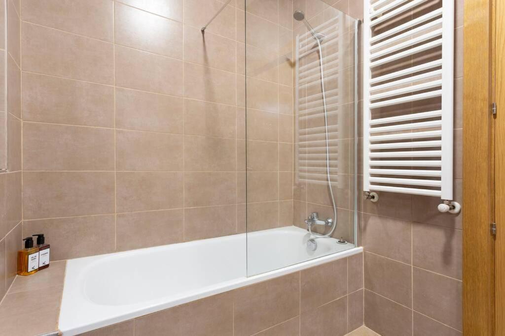 Apartamento Isozaki. 5 Dormitorios Y Jardín Privado Al Lado Del Guggenheim