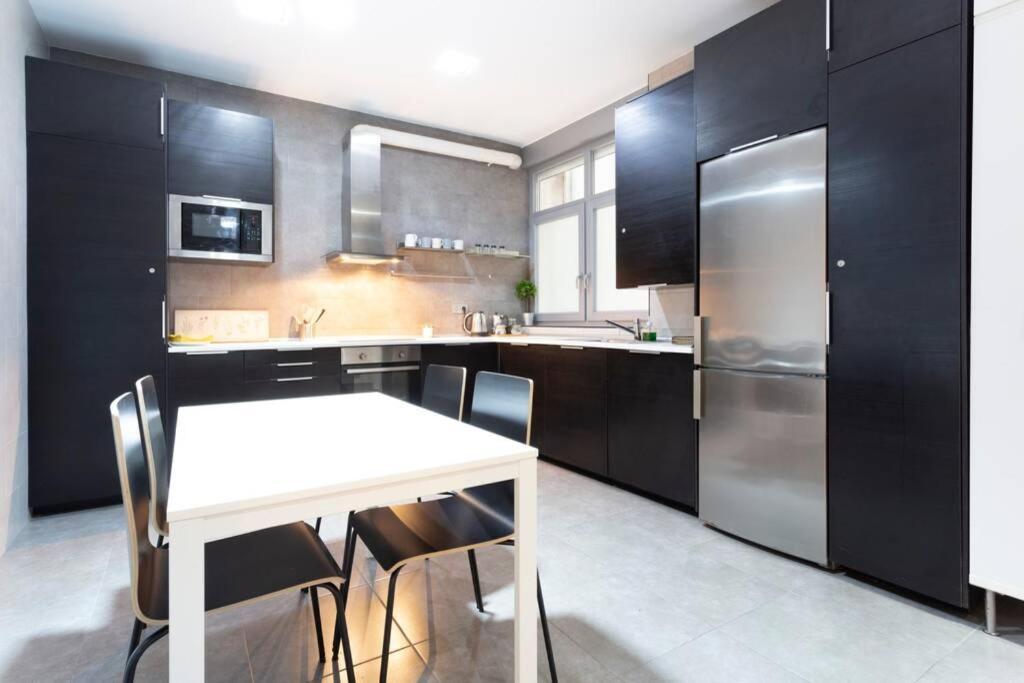Apartamento Isozaki. 5 Dormitorios Y Jardín Privado Al Lado Del Guggenheim Bilbao
