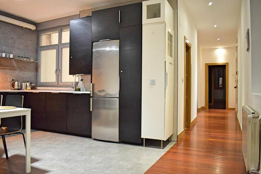 Apartamento Isozaki. 5 Dormitorios Y Jardín Privado Al Lado Del Guggenheim Bilbao
