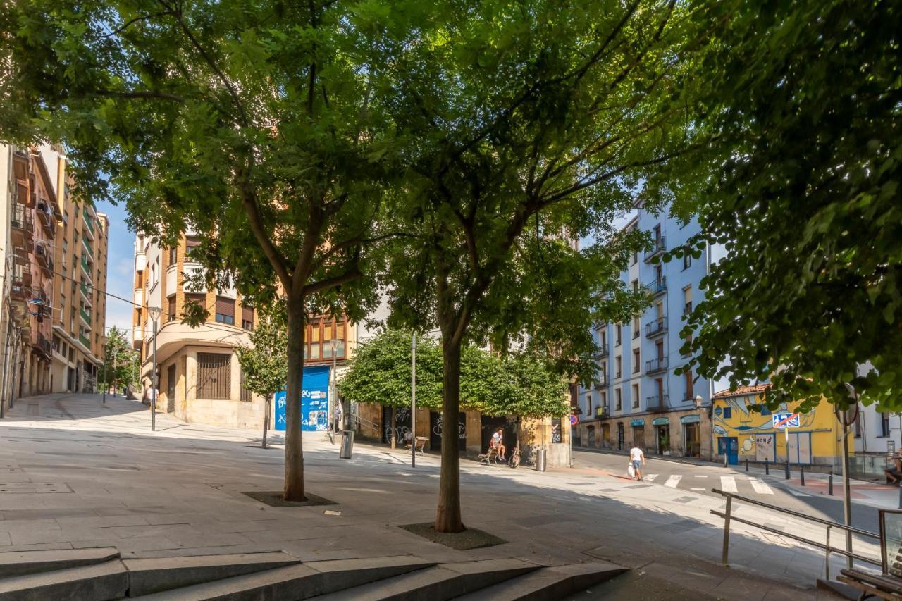 Plaza De Tres Pilares By The Urban Hosts