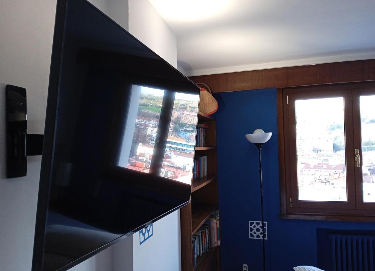 Superviews, Parking 24h Vigilado Incluido Y Netflix En Habitación Independiente Con Baño Privado En Particular, Français&english Habitación en casa particular *