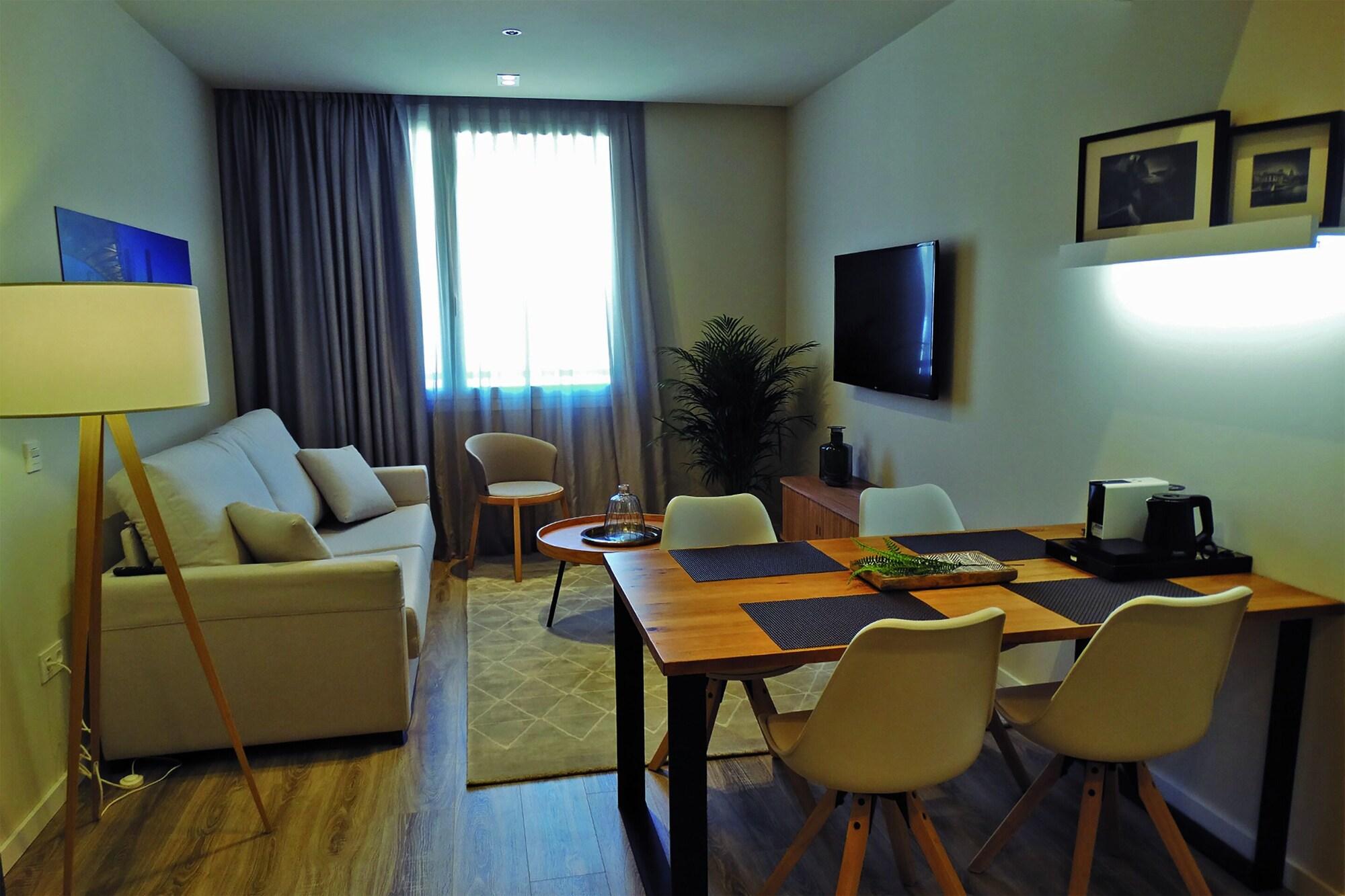Center By Abba Apartahotel