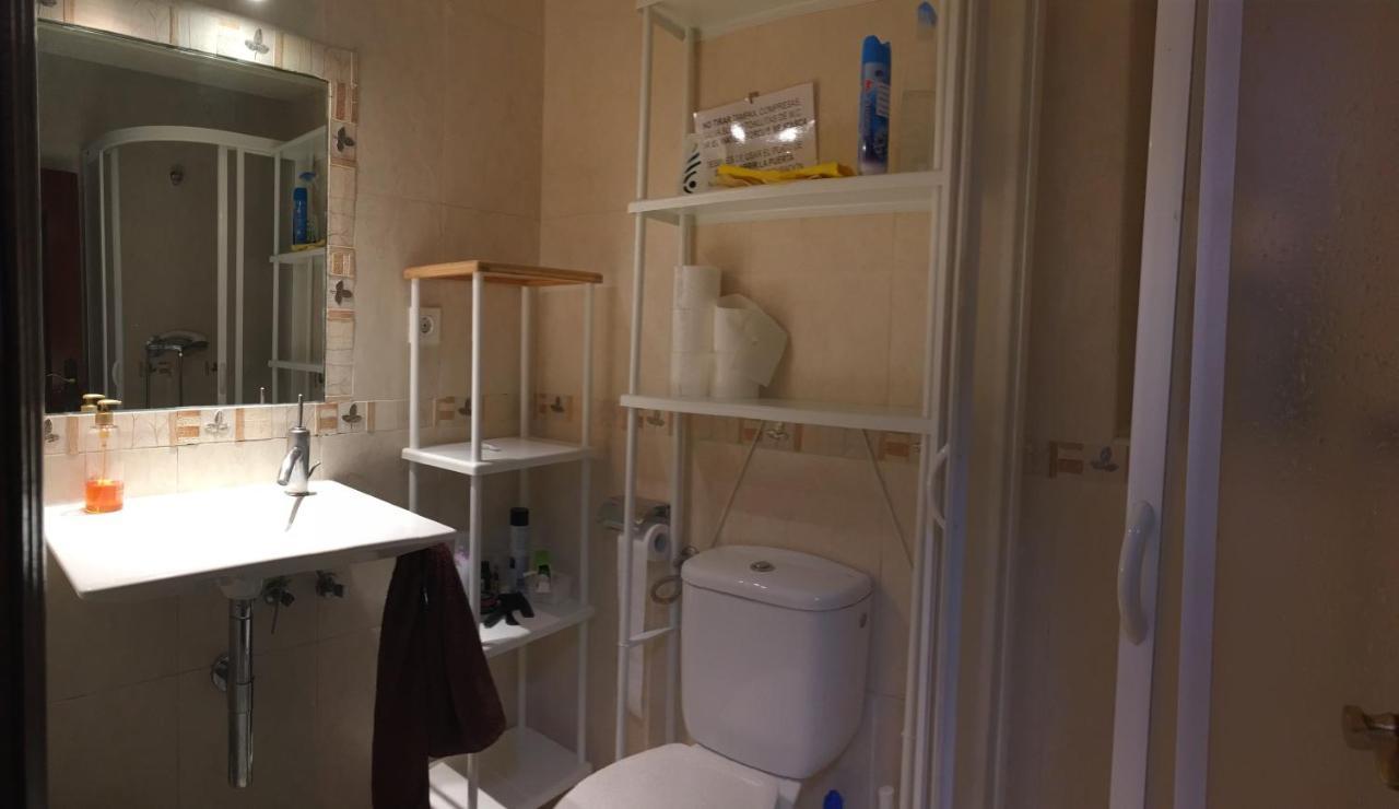 Habitación indepediente con baño y cocina compartidos