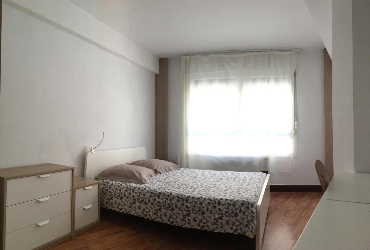 Habitación indepediente con baño y cocina compartidos Pensión *