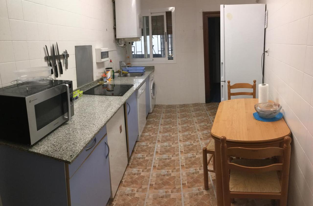 Pensión Habitación indepediente con baño y cocina compartidos Bilbao