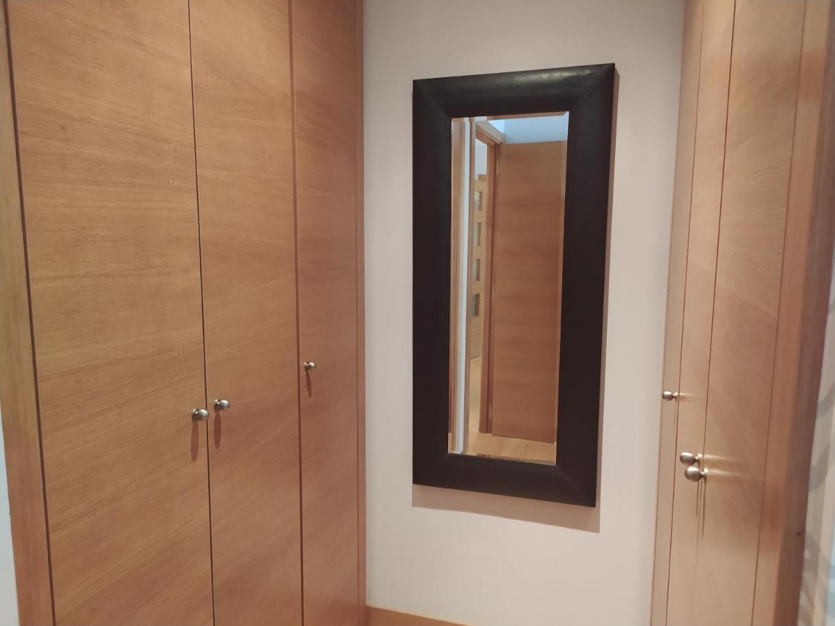 Apartamento En El Centro Con Garaje Directo. *