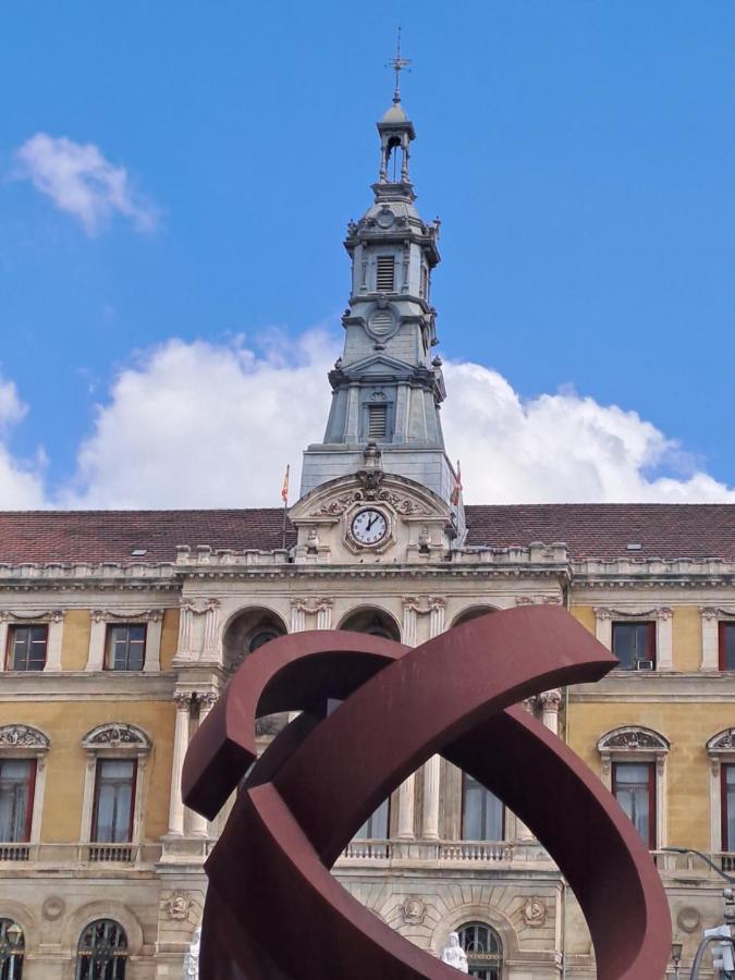 En El Centro Con Garaje Directo. Apartamento Bilbao
