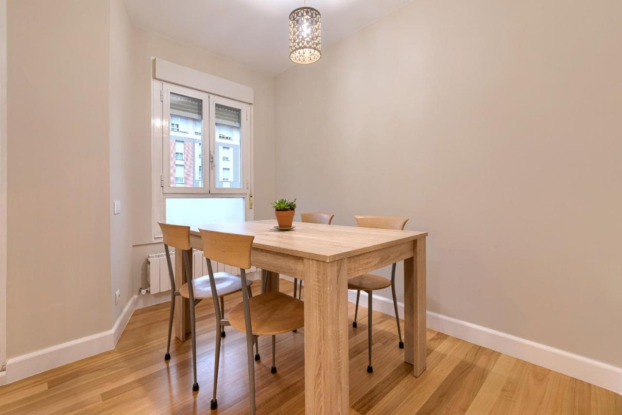 Vivienda Turistica Reformada En Zona Residencial Con Garaje Y Wifi
