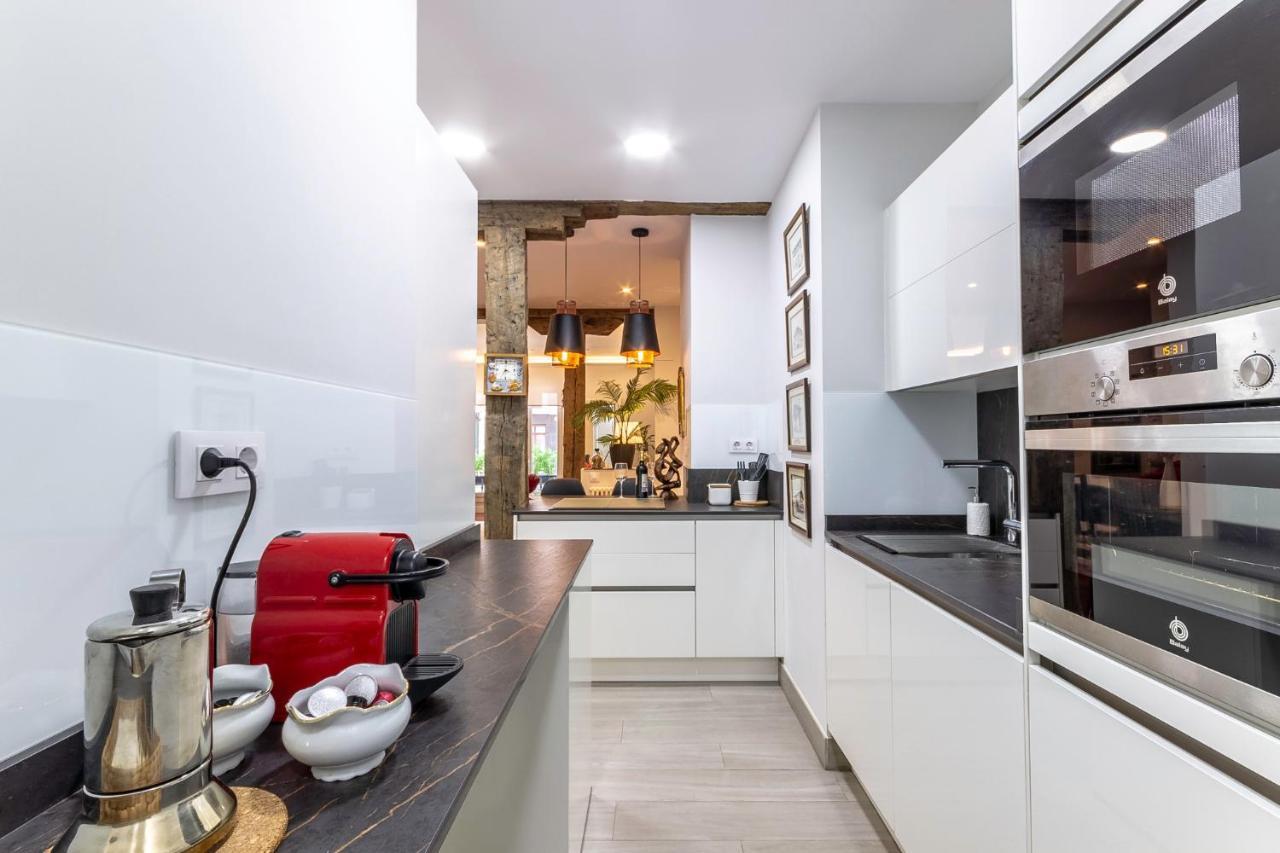 Apartment Arte V With Parking By Aston *