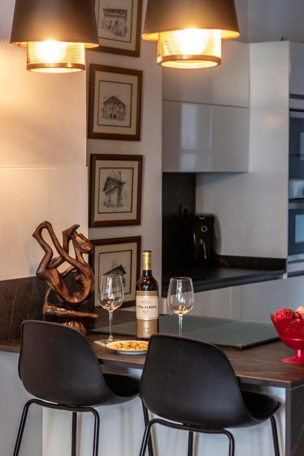 Arte V With Parking By Aston Apartment