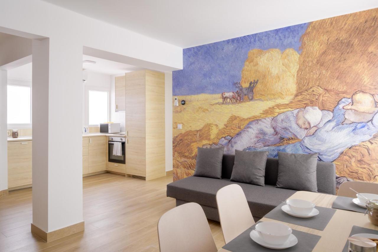 Apartamento A 270 M. Del Casco Viejo, A/c, 3 Habi. Y 2 Banos
