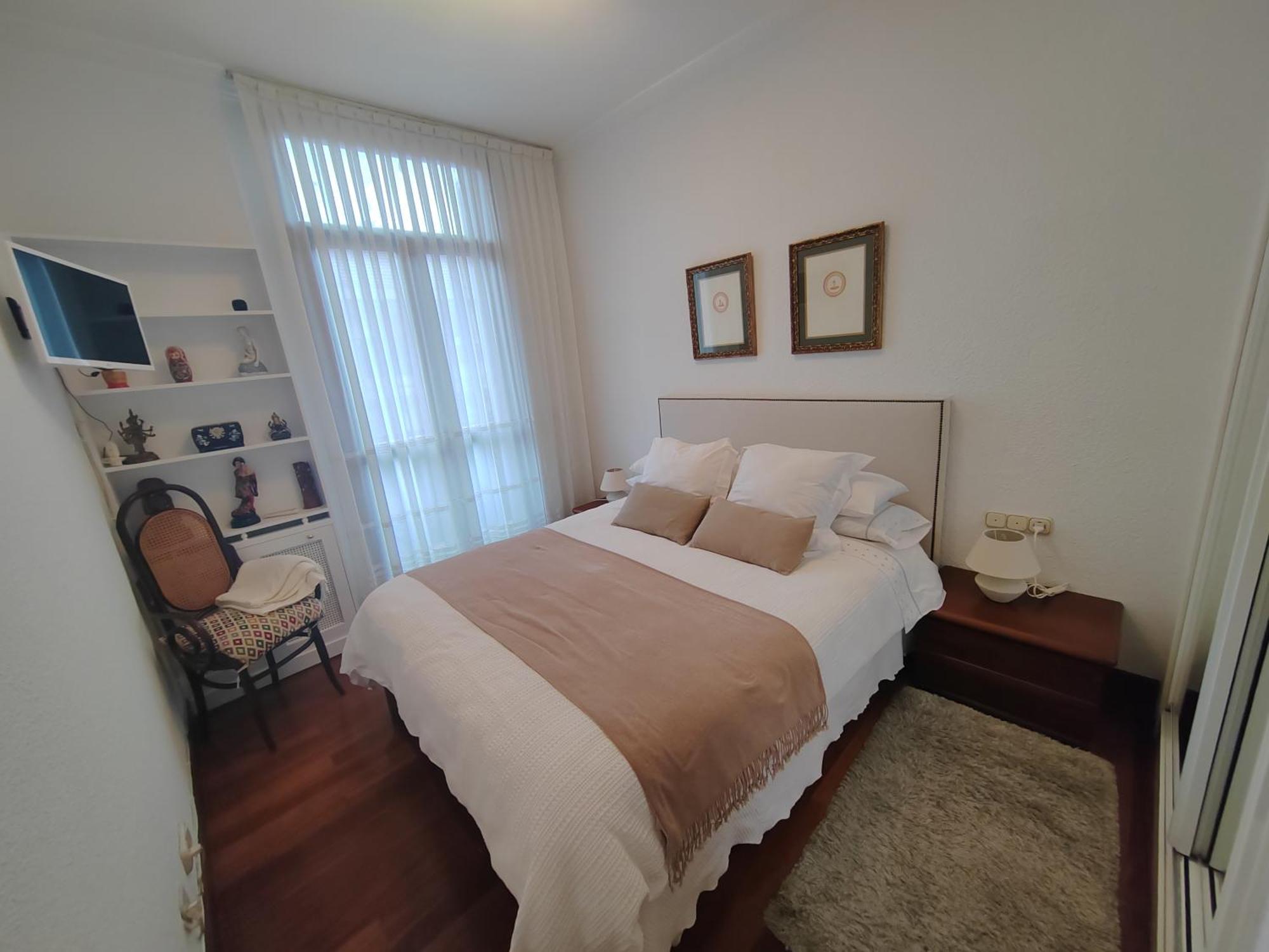 Habitación Con Baño Privado En El Centro De *