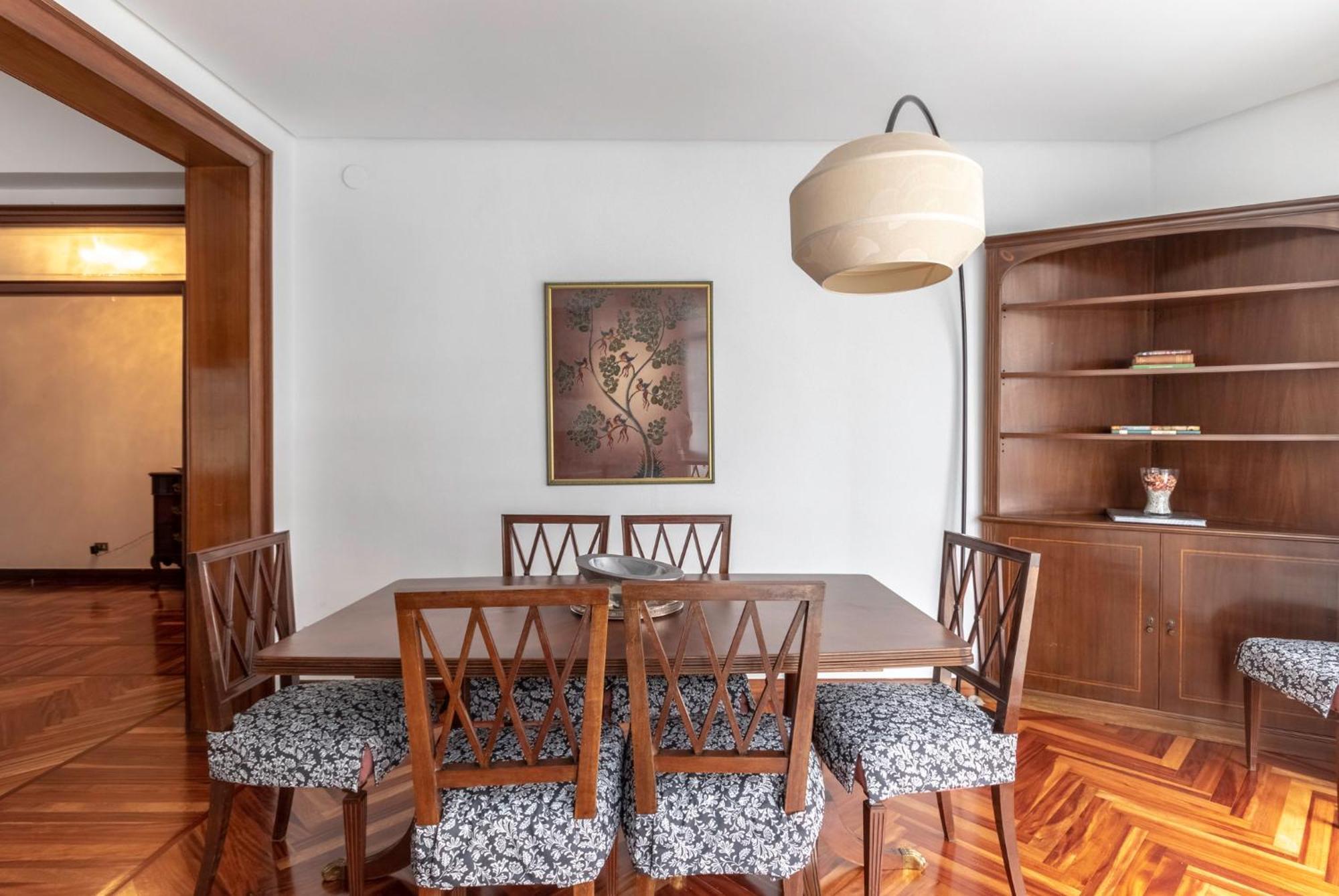 Elegancia Con Diseno Clasico Apartamento