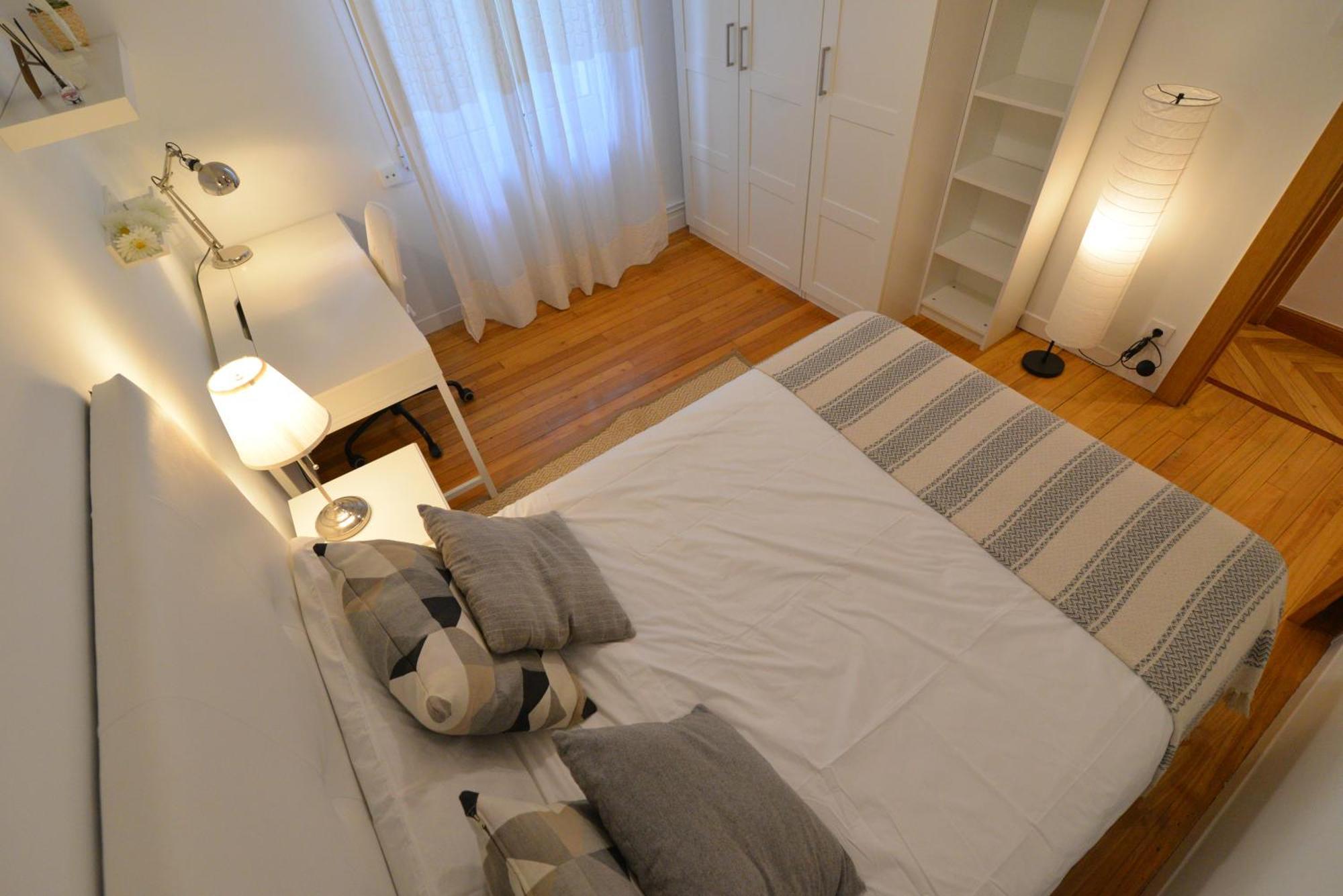 En Zona Residencial Cerca Del Guggenheim Apartamento