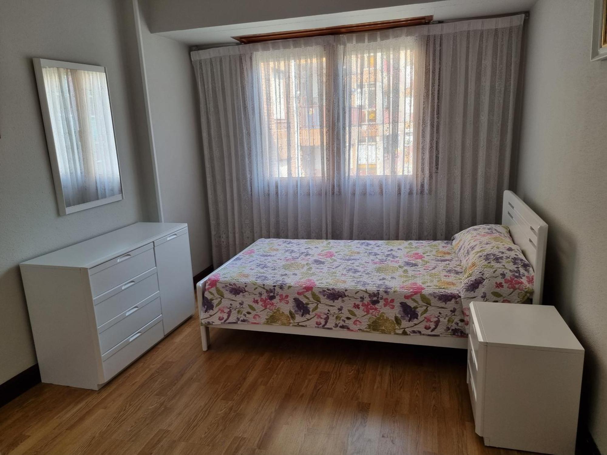 Apto Con Garaje Para 5 Personas Cerca Ayuntamiento Apartamento *