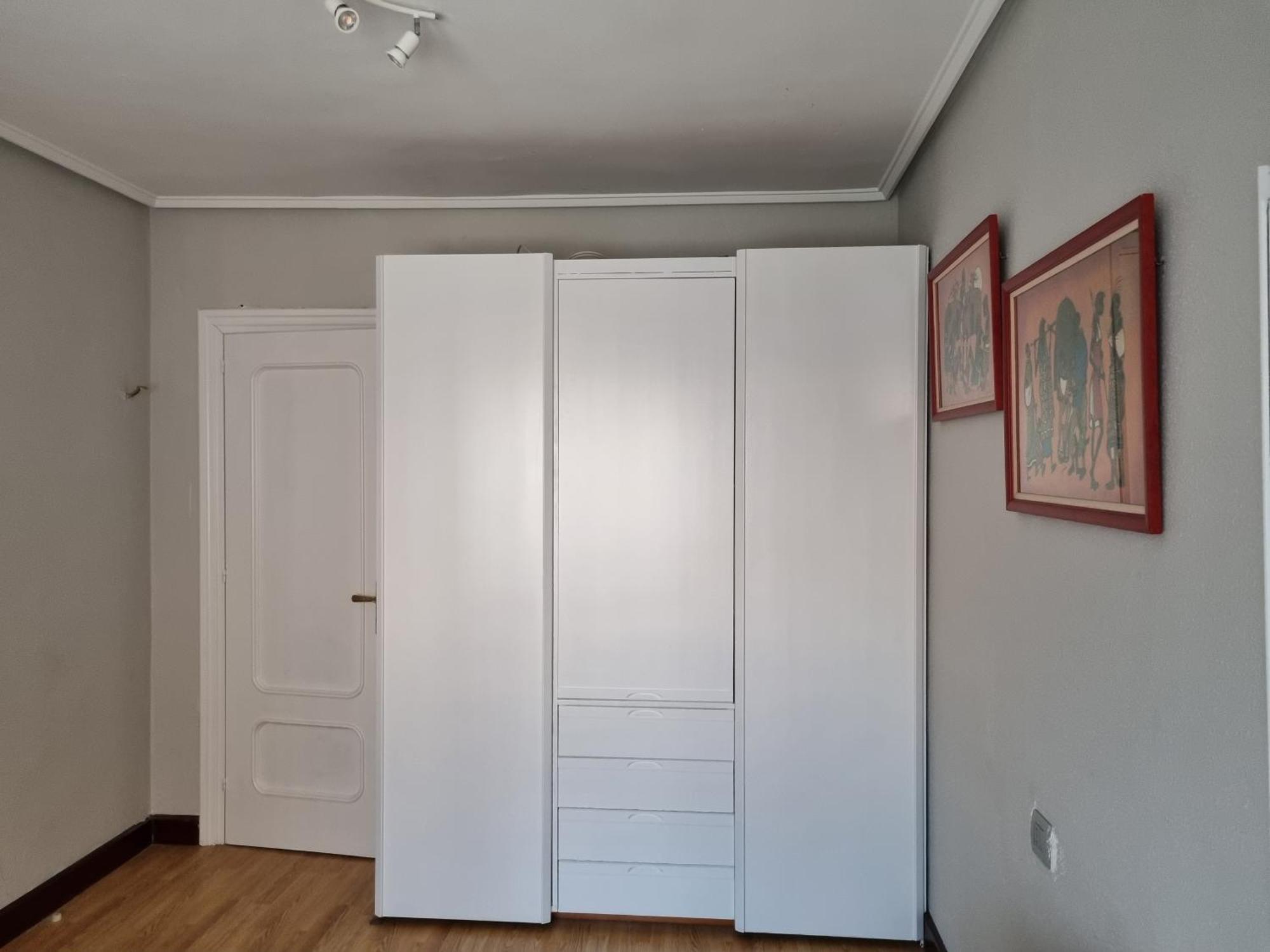 Apto Con Garaje Para 5 Personas Cerca Ayuntamiento Apartamento *