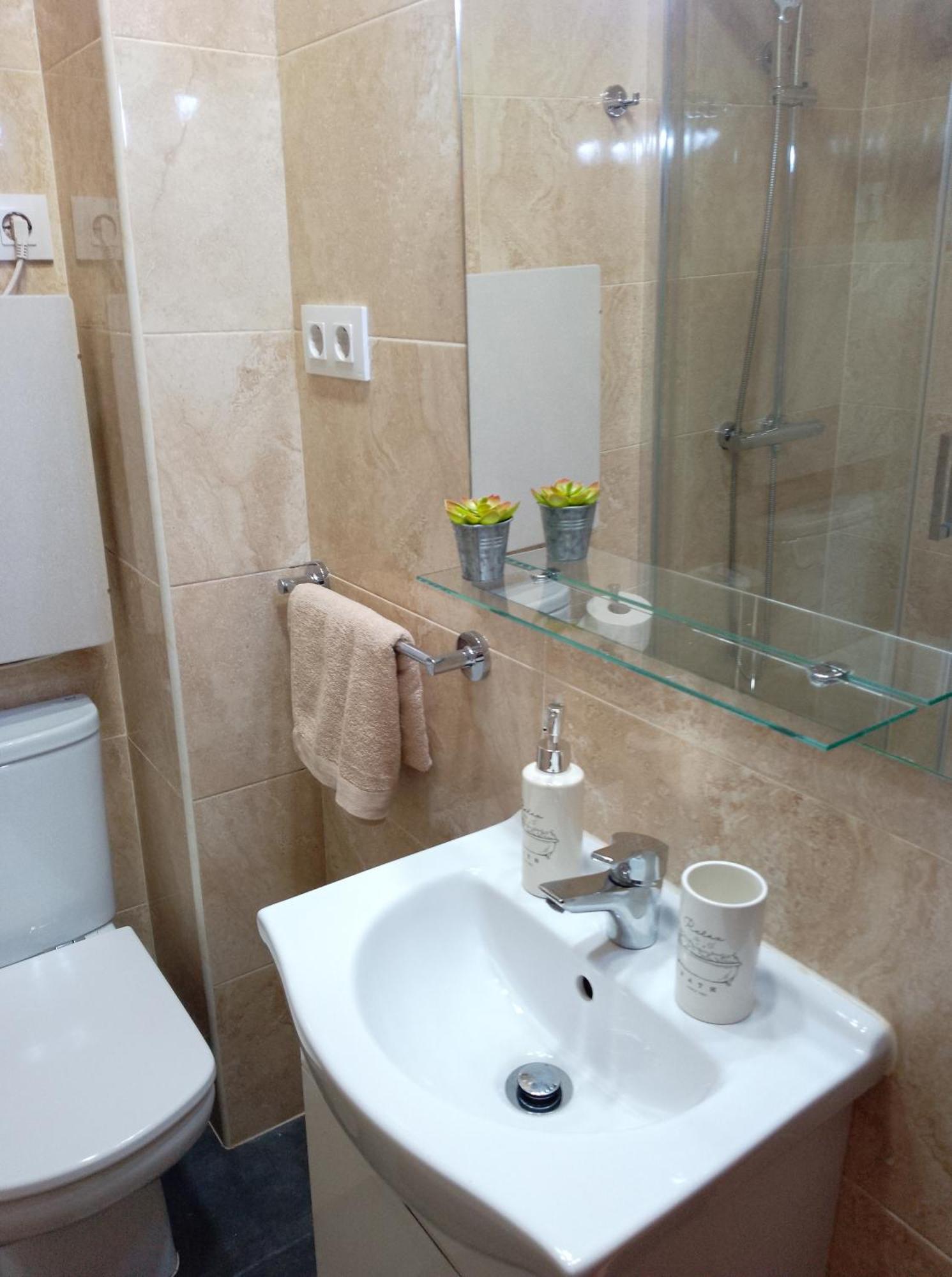 Apartamento Centro De Bilbao, Amplio, Ascensor *