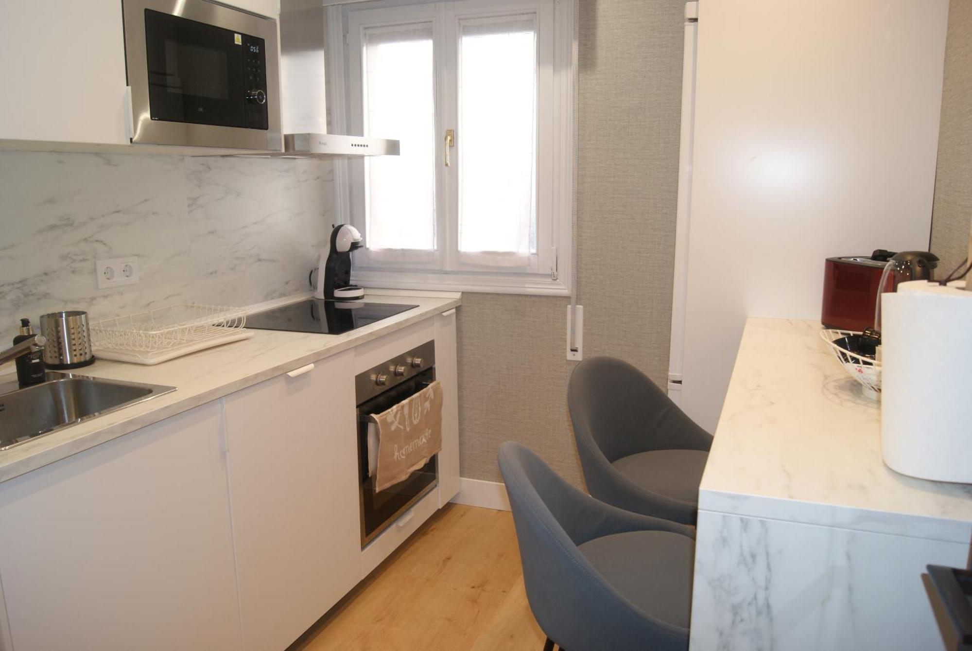Apartamento Nuevo, Luminoso, Reformado, Cerca Del Casco Viejo *