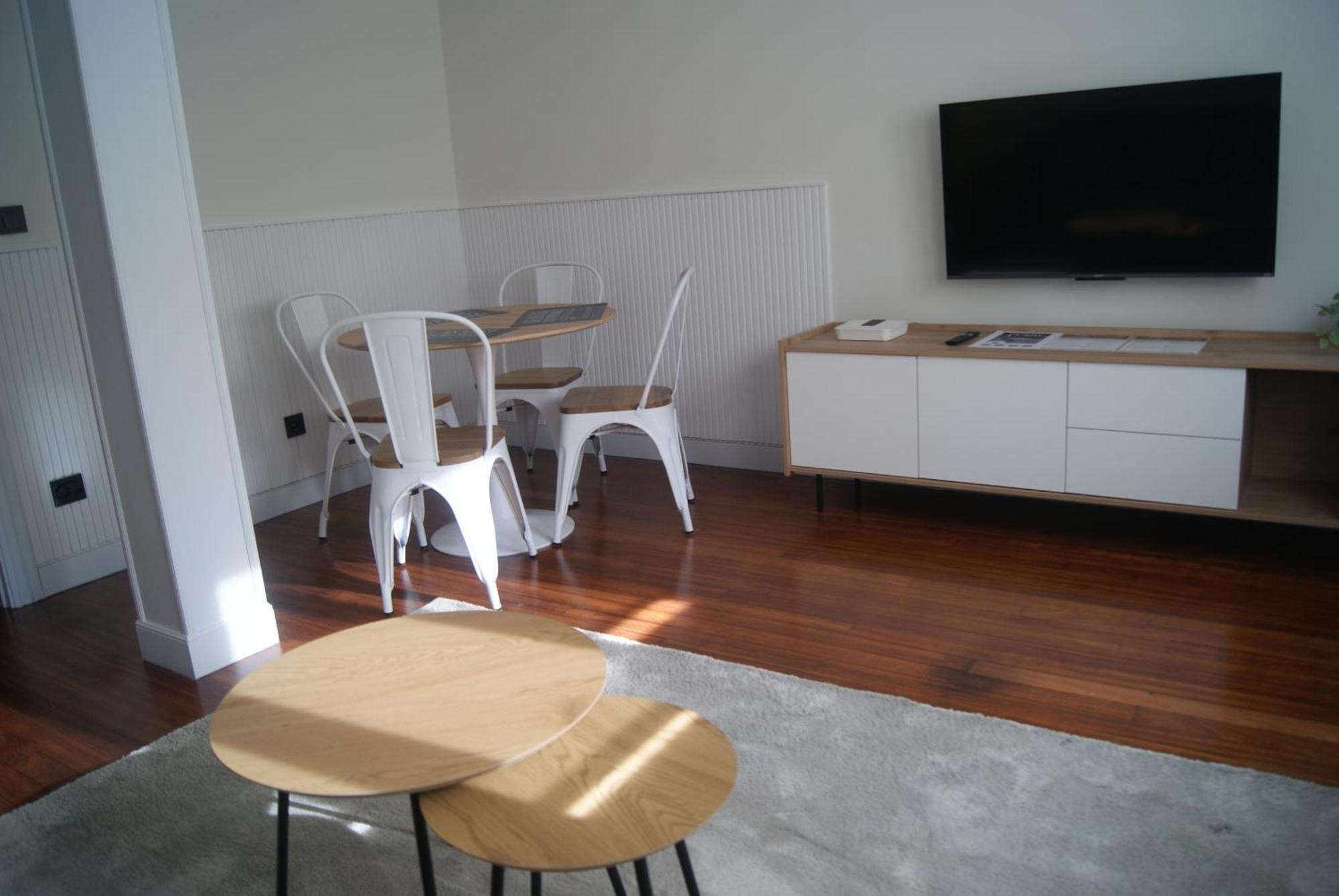 Apartamento Nuevo, Luminoso, Reformado, Cerca Del Casco Viejo