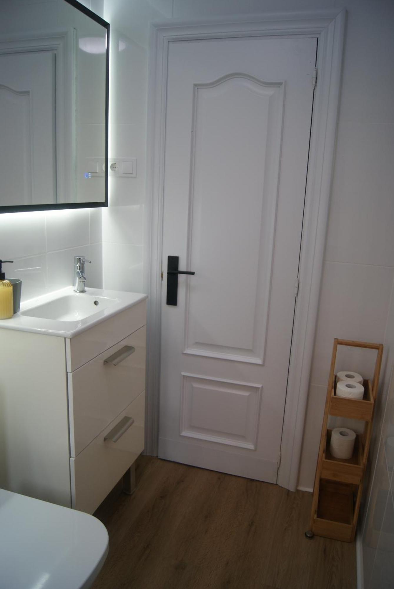 Apartamento Nuevo, Luminoso, Reformado, Cerca Del Casco Viejo *