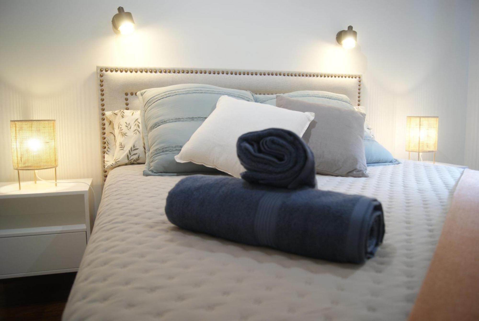 Apartamento Nuevo, Luminoso, Reformado, Cerca Del Casco Viejo *