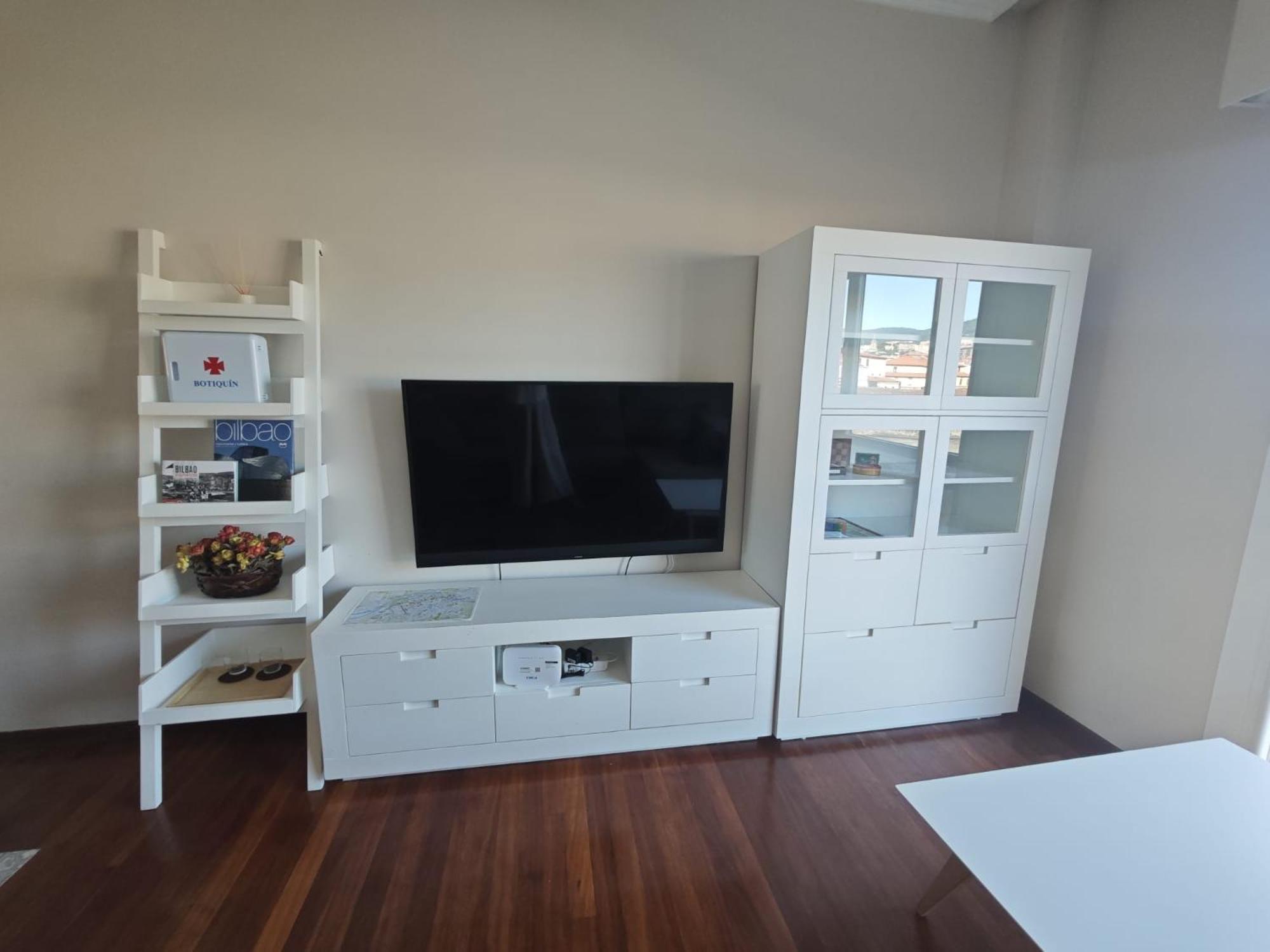 Piso Centrico En Apartamento *
