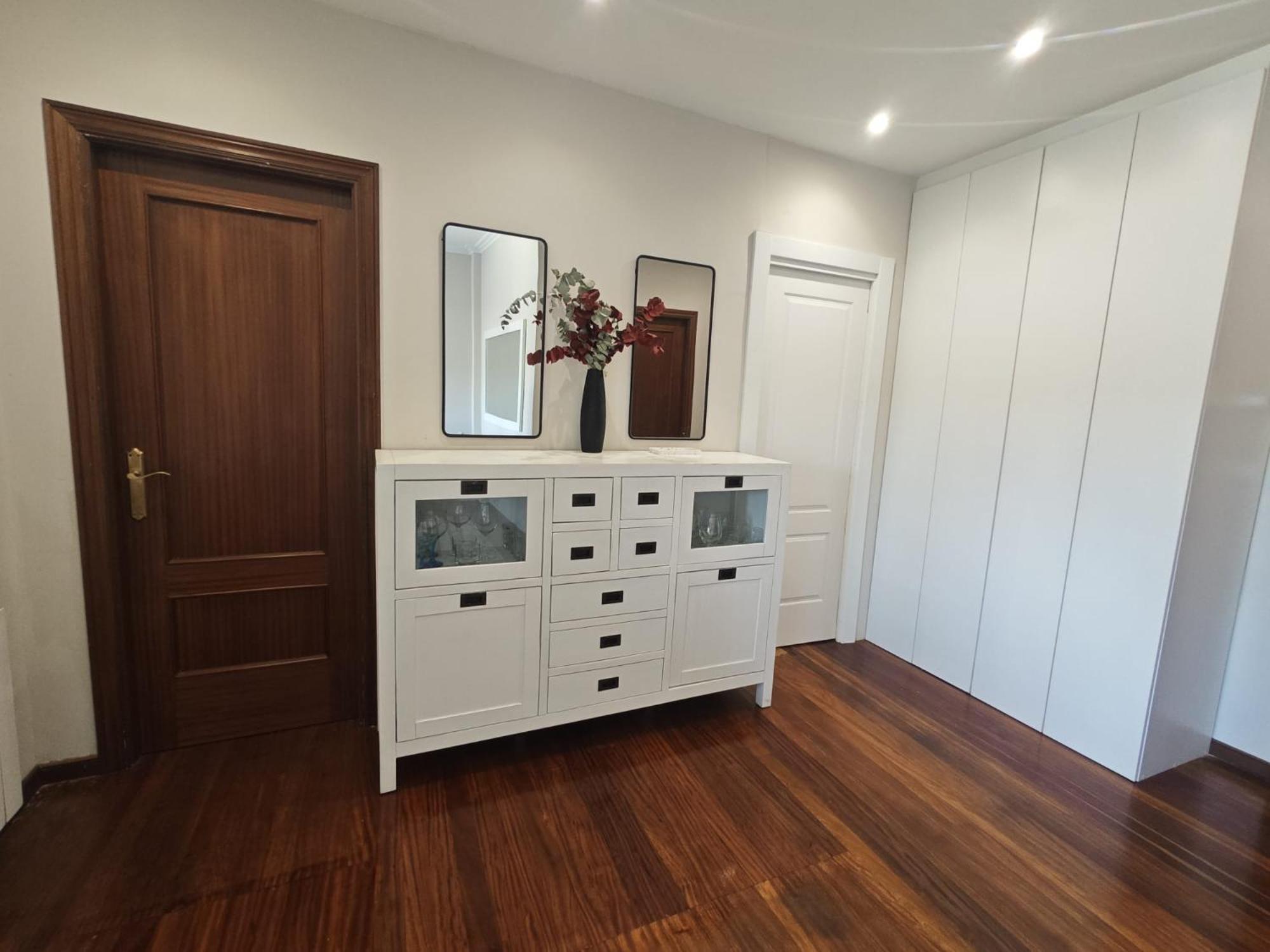 Piso Centrico En Apartamento *