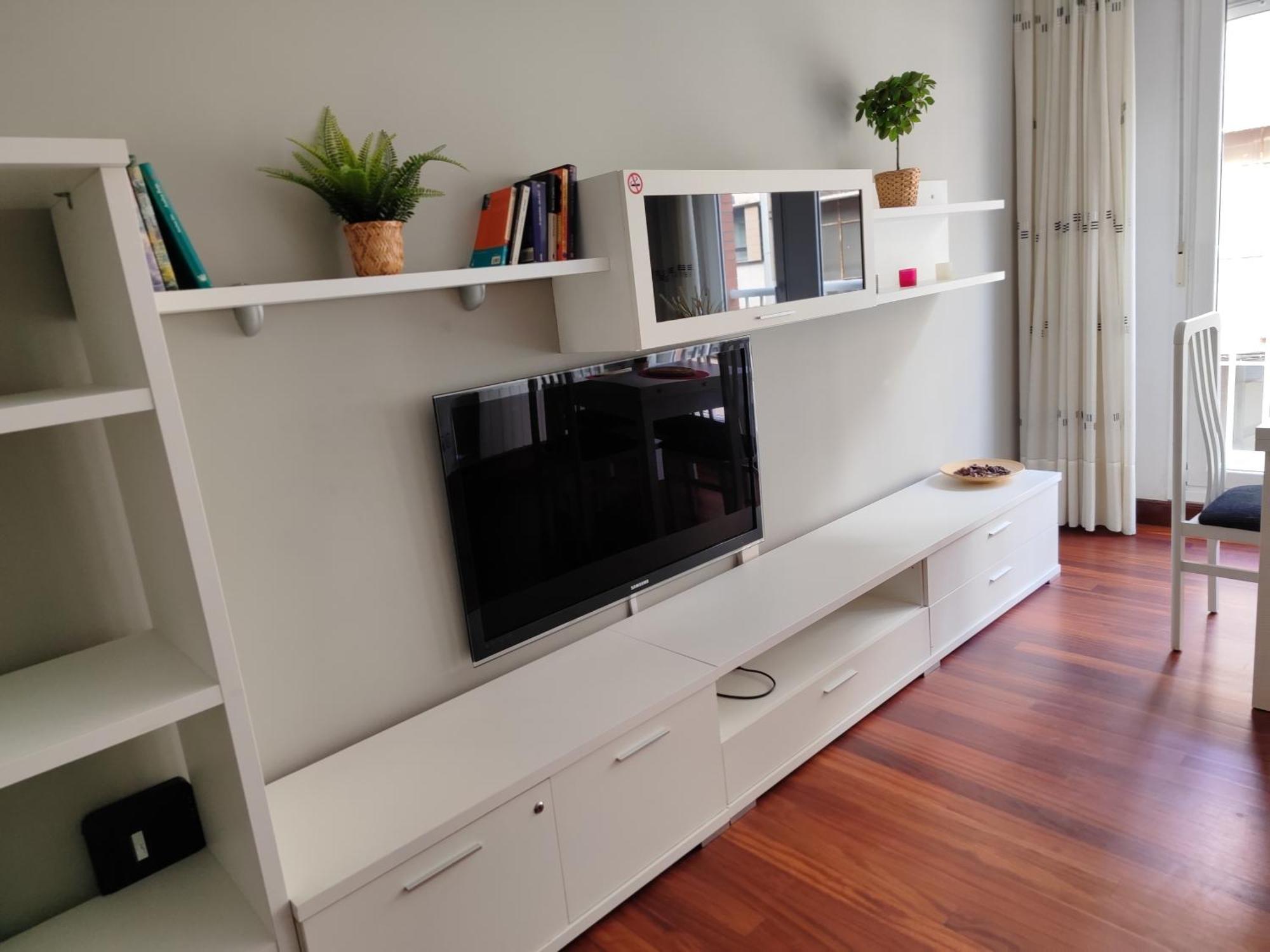 Entrecanales Con Garaje Apartamento