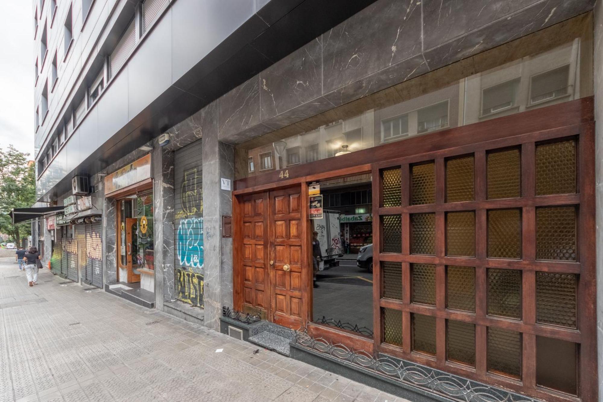 Amplio Y Acogedor Junto A Plaza Zabalburu Apartamento