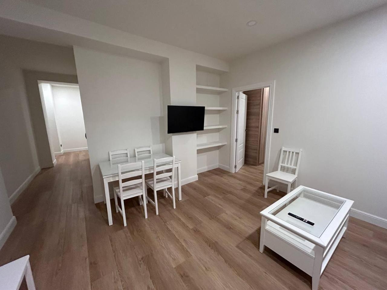 Apartamento 2 Privadas Con 1 Bano Privado, Salon Y Cocina