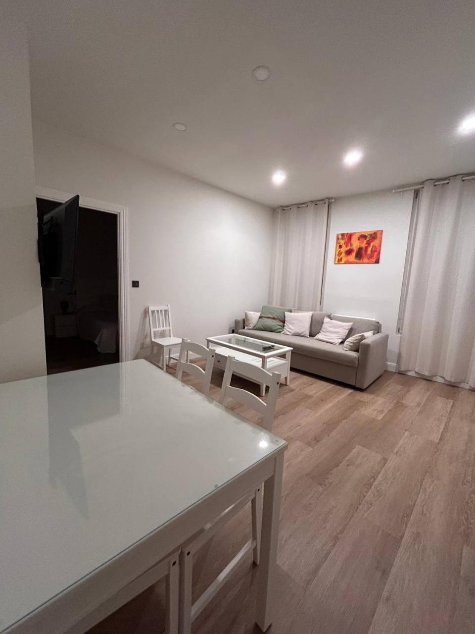 2 Privadas Con 1 Bano Privado, Salon Y Cocina *