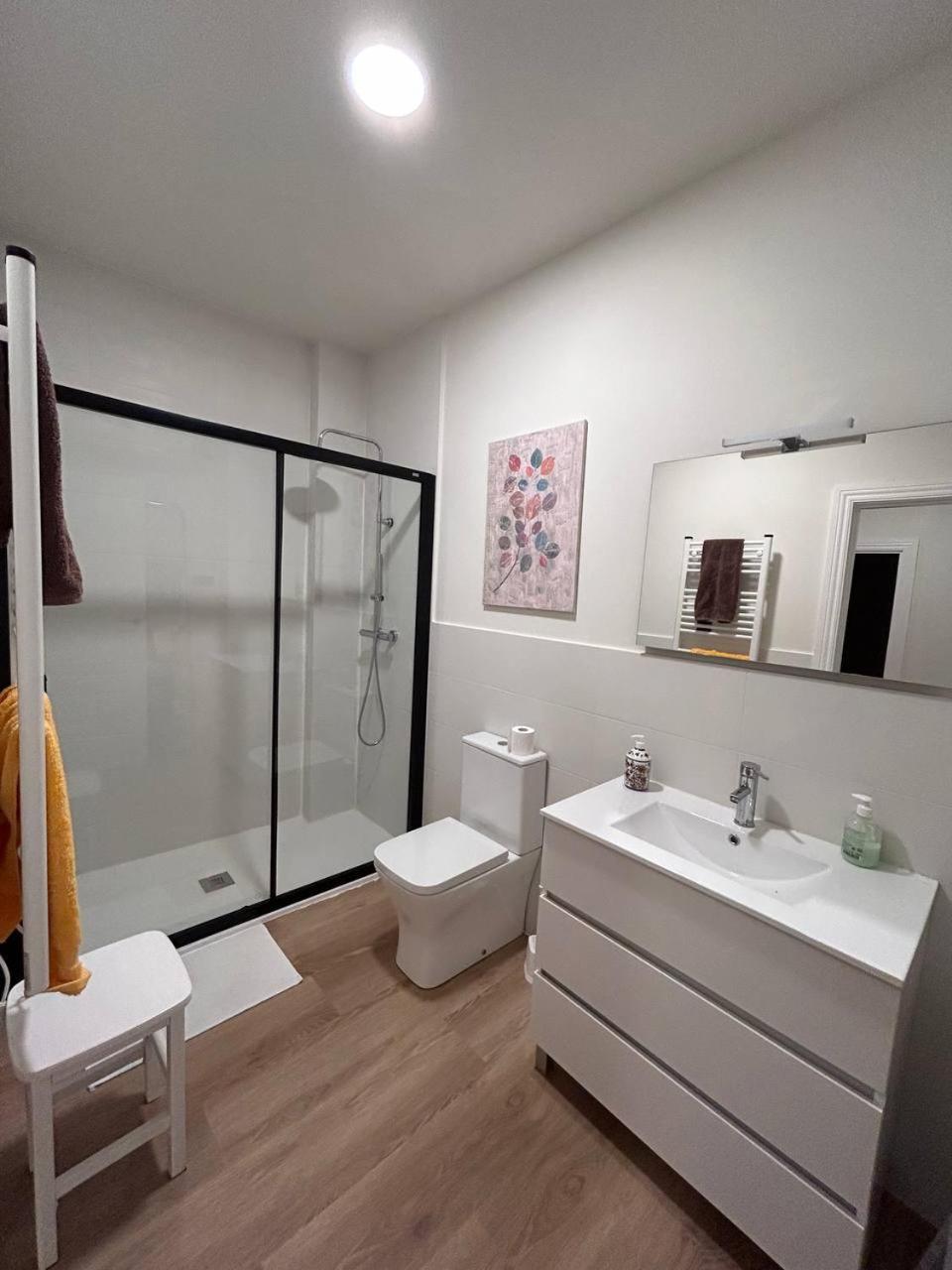 2 Privadas Con 1 Bano Privado, Salon Y Cocina Bilbao