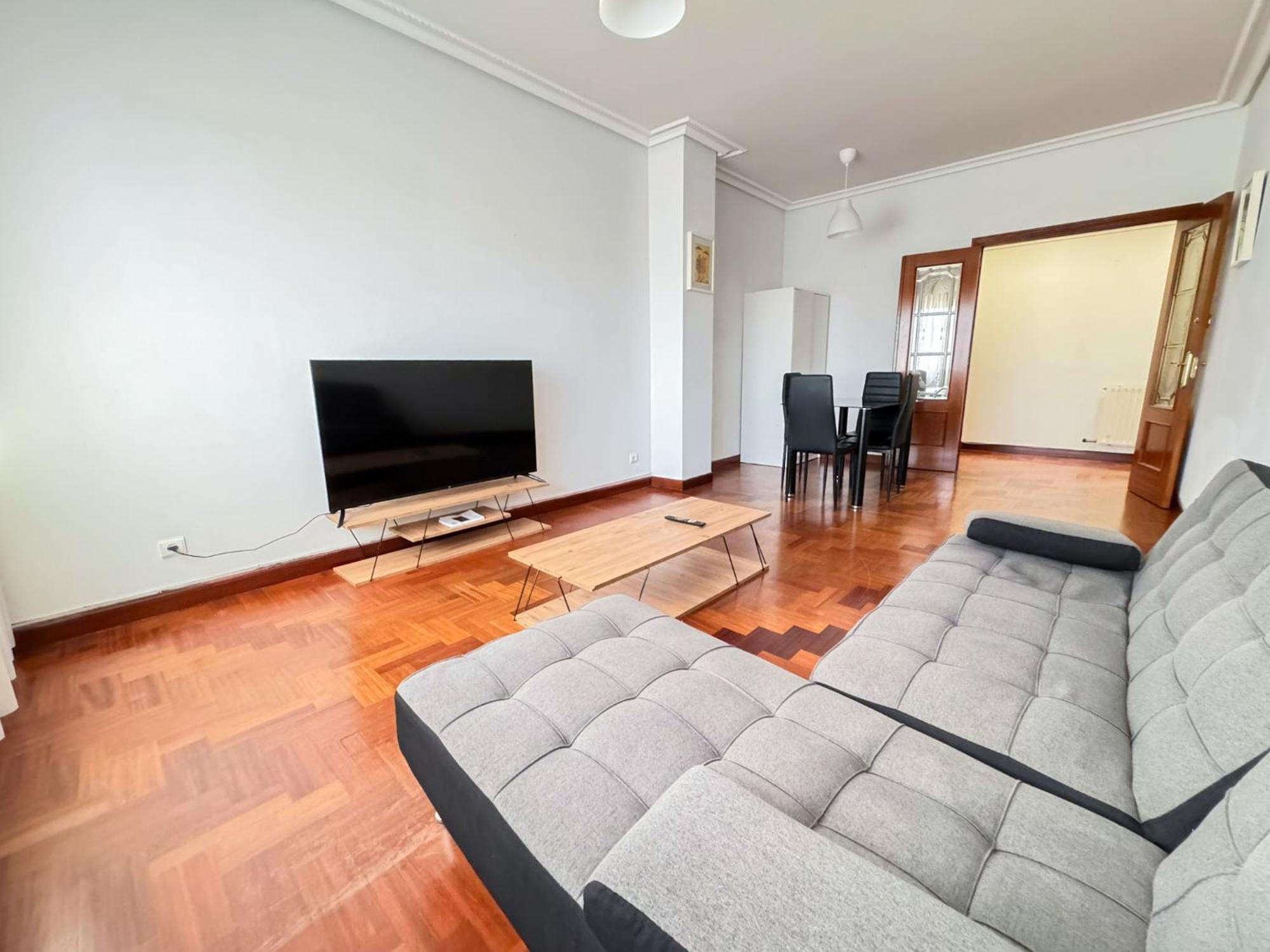 Centrico Y Amplio Piso En Apartamento *