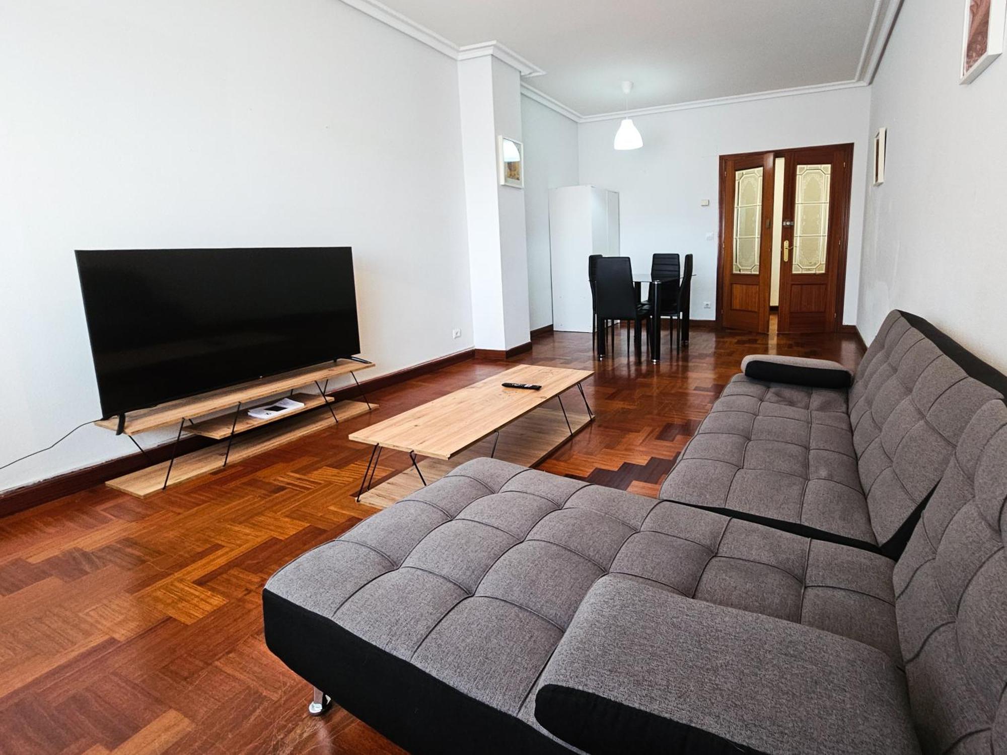 Centrico Y Amplio Piso En Apartamento *