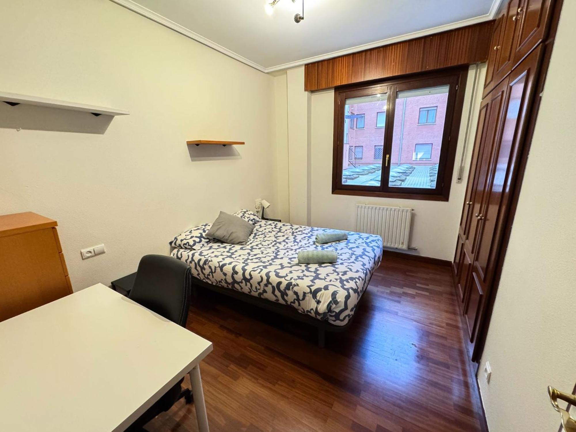 Apartamento Centrico Y Amplio Piso En *