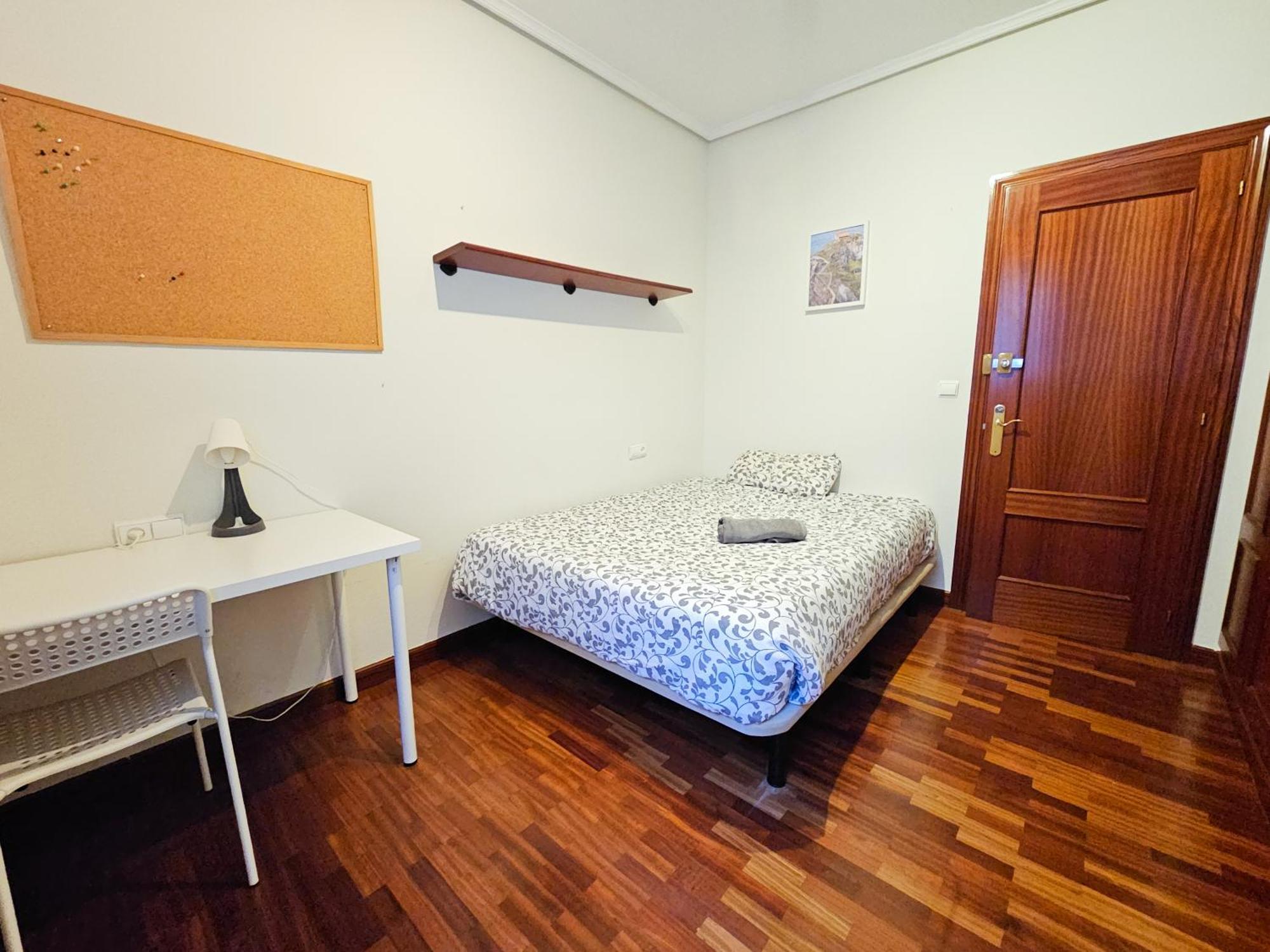 Centrico Y Amplio Piso En Apartamento