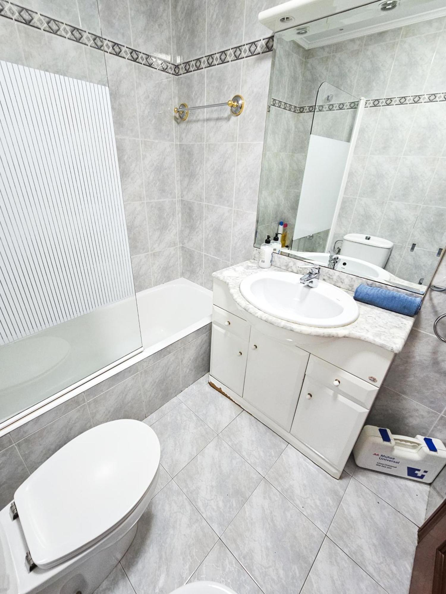 Apartamento Centrico Y Amplio Piso En *