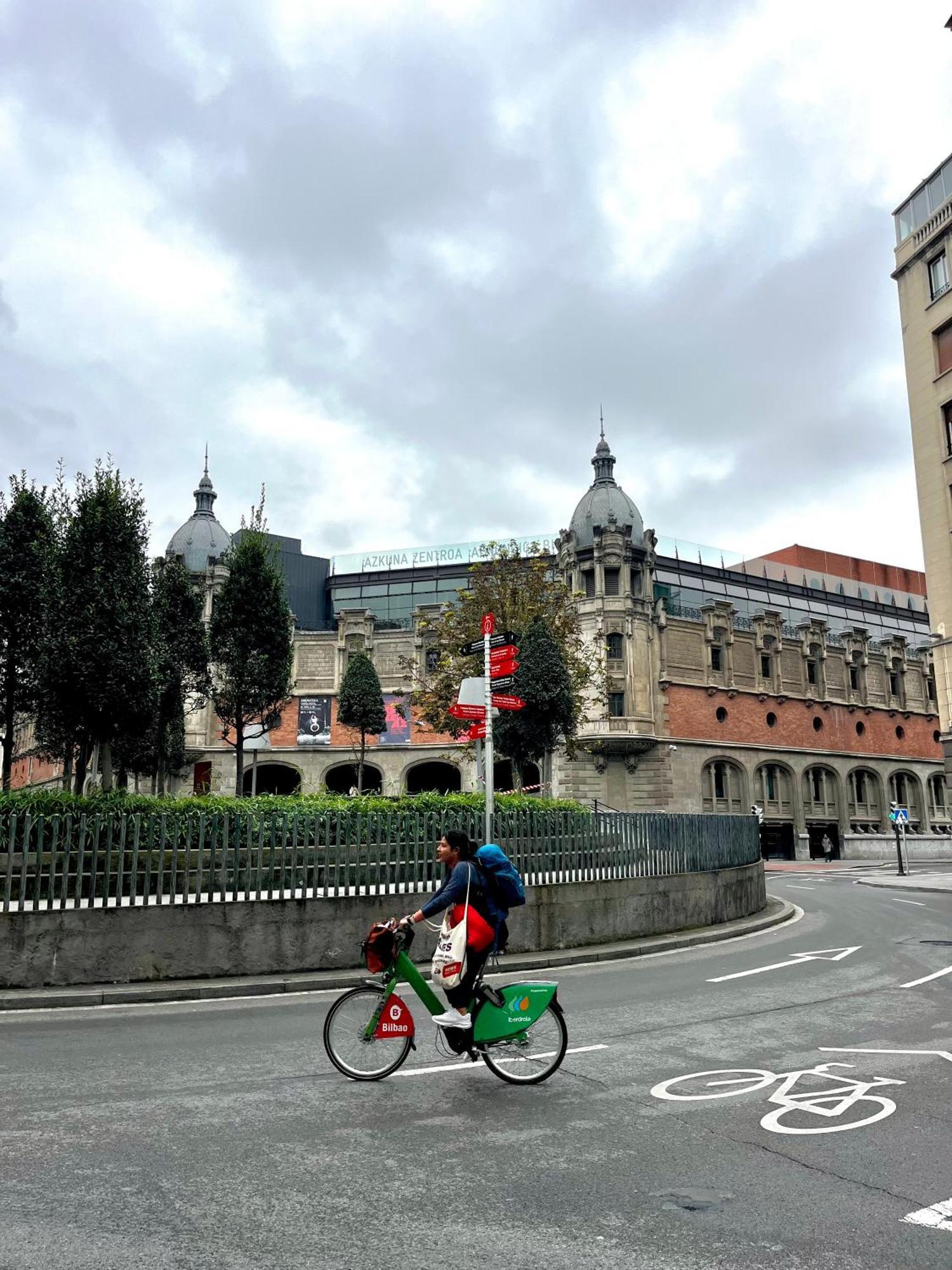 Piso En El Centro De Bilbao, Frente A La Alhondiga Bilbao