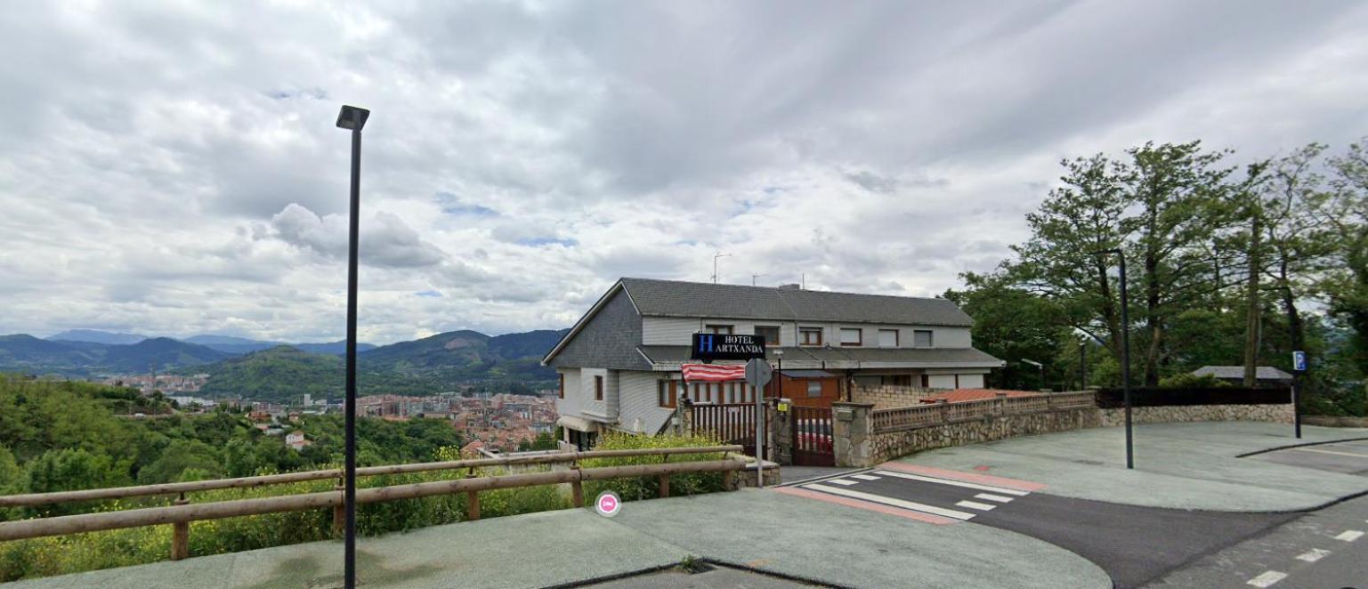 Hotel Artxanda Bilbao, Parking Gratuito En El Exterior Junto Al (adults Only)