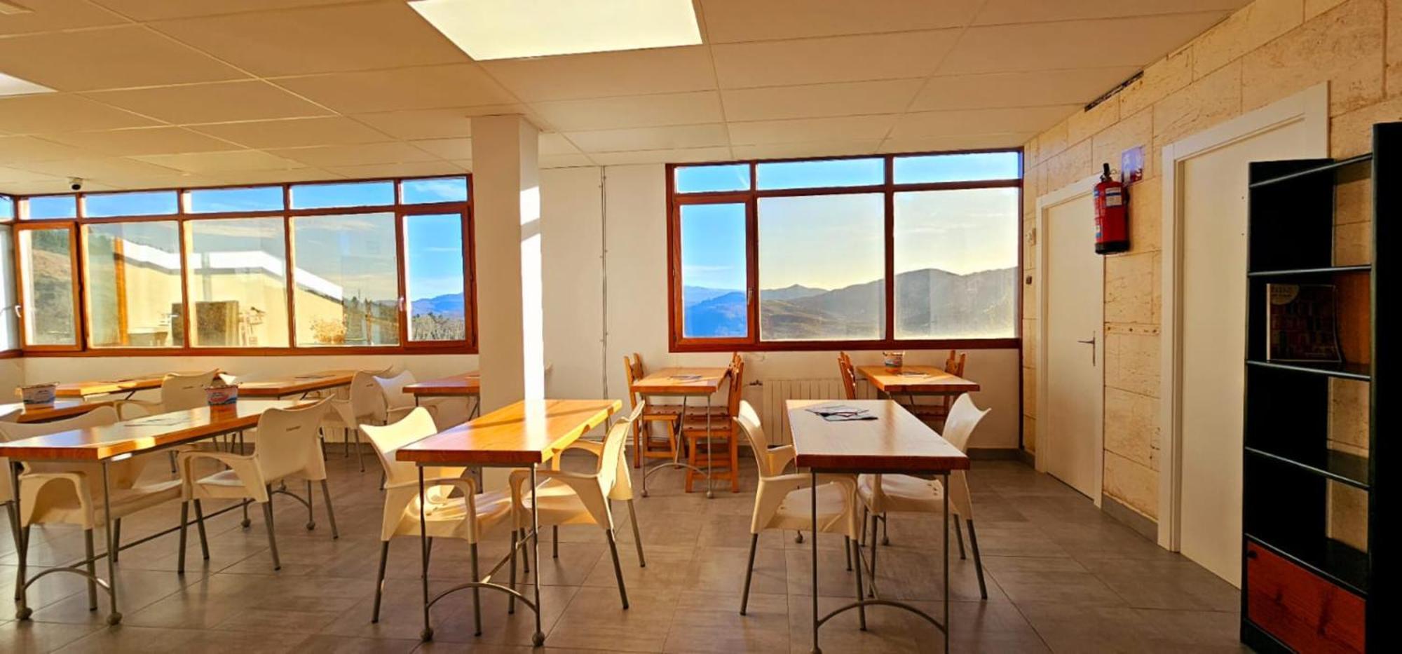 Artxanda Bilbao, Parking Gratuito En El Exterior Junto Al (adults Only) Hotel Bilbao