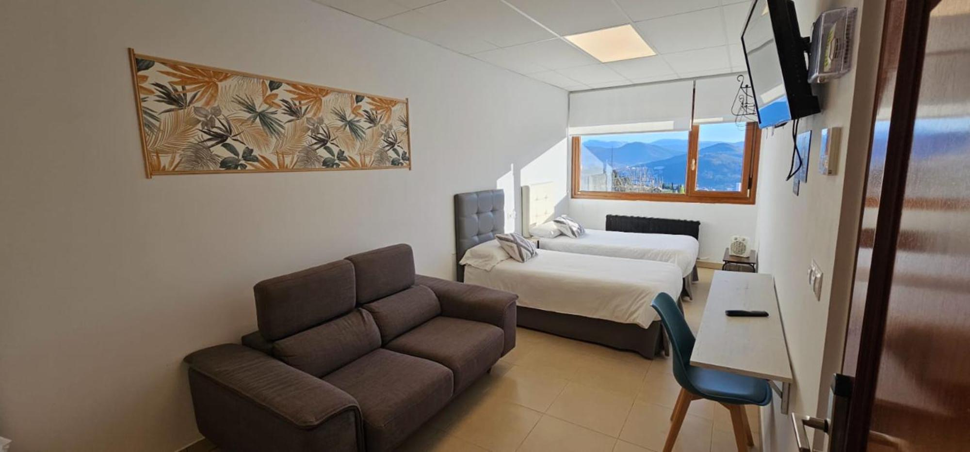 Artxanda Bilbao, Parking Gratuito En El Exterior Junto Al (adults Only) Hotel