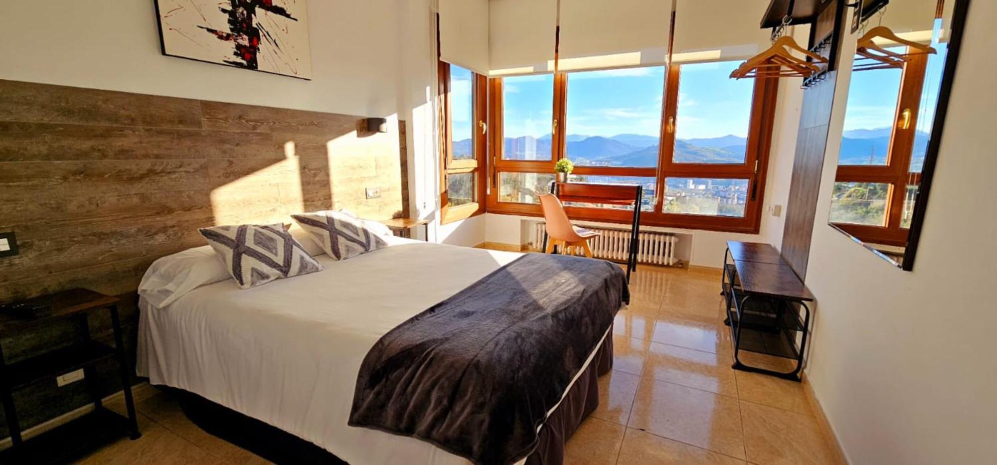Hotel Artxanda Bilbao, Parking Gratuito En El Exterior Junto Al (adults Only) *
