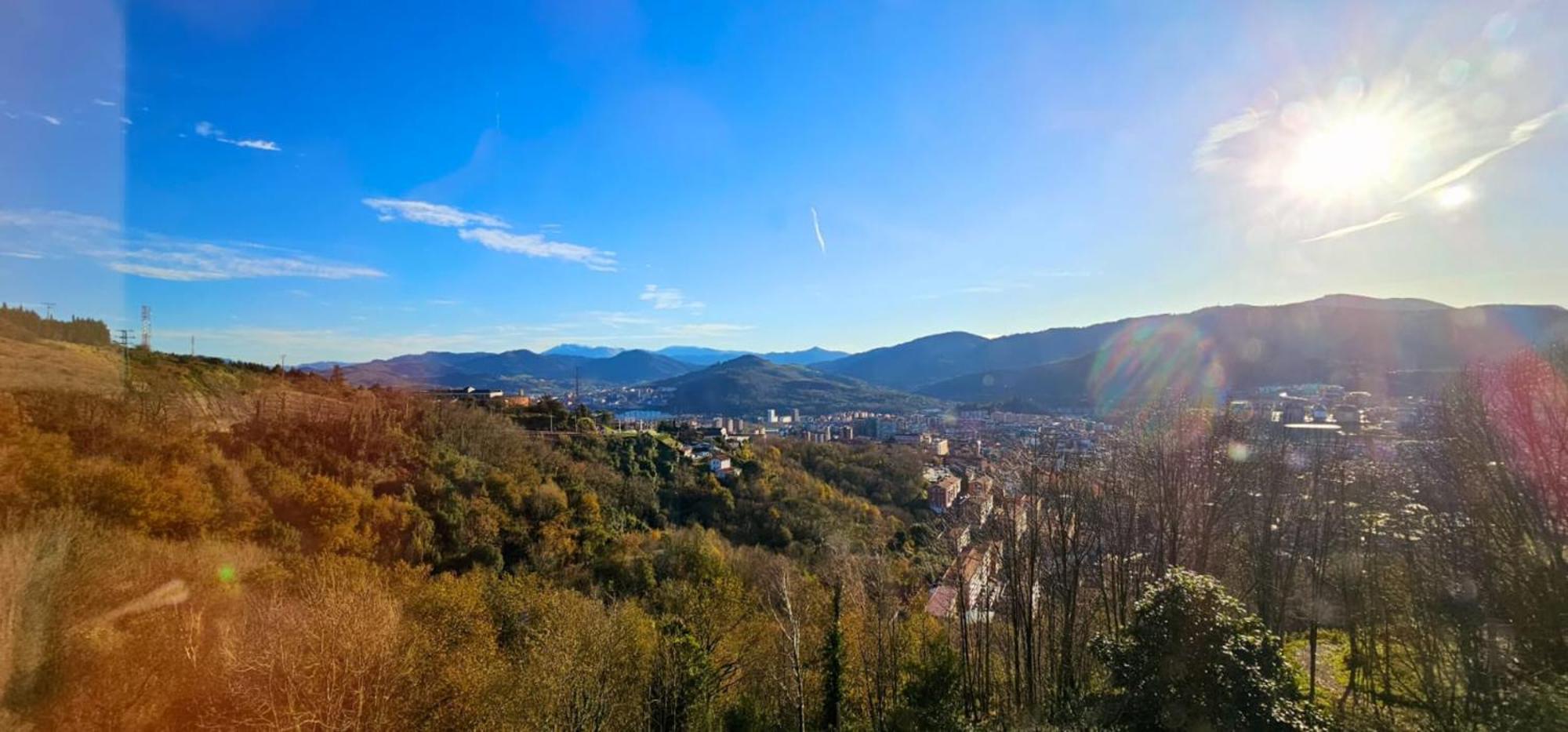 Artxanda Bilbao, Parking Gratuito En El Exterior Junto Al (adults Only) Hotel Bilbao