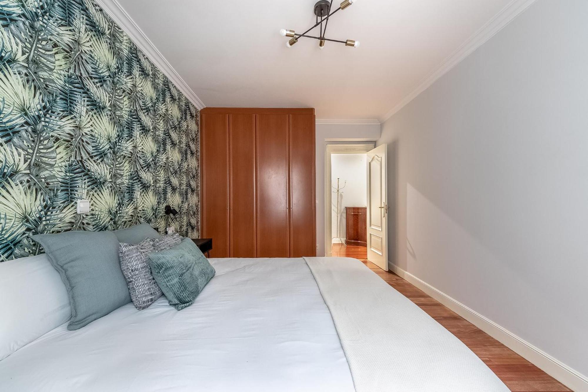 Ayuntamiento Bilbao, Casco Viejo -parking Optional *