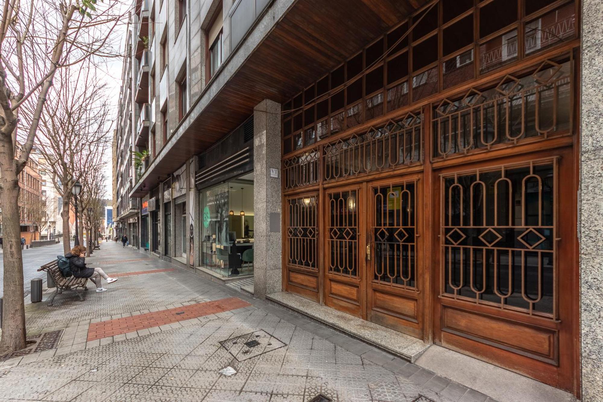 Lovely And Calm - Good Location In The Center Of *