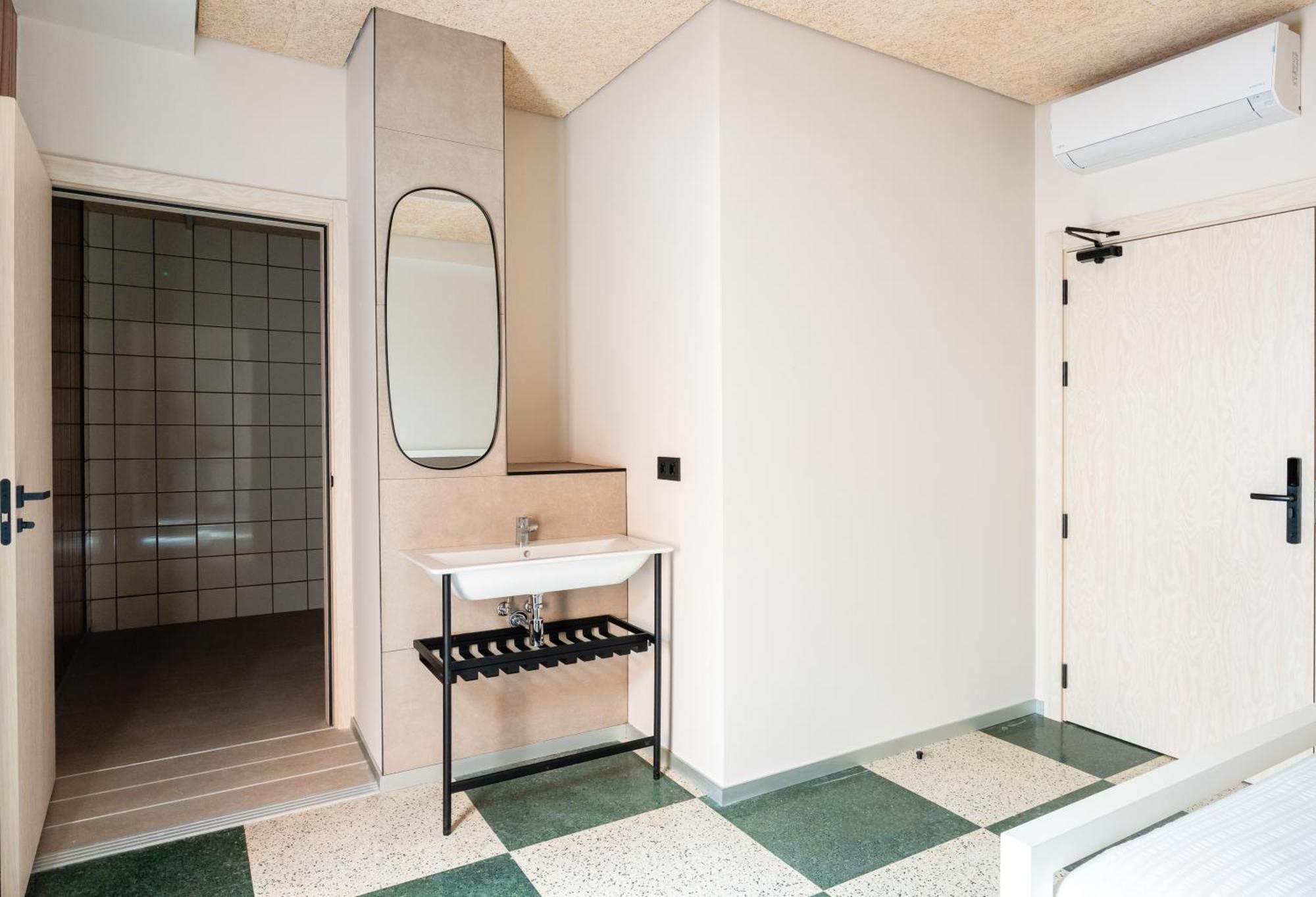 Lamia Bbk Women Hostel-solo Mujeres Bilbao