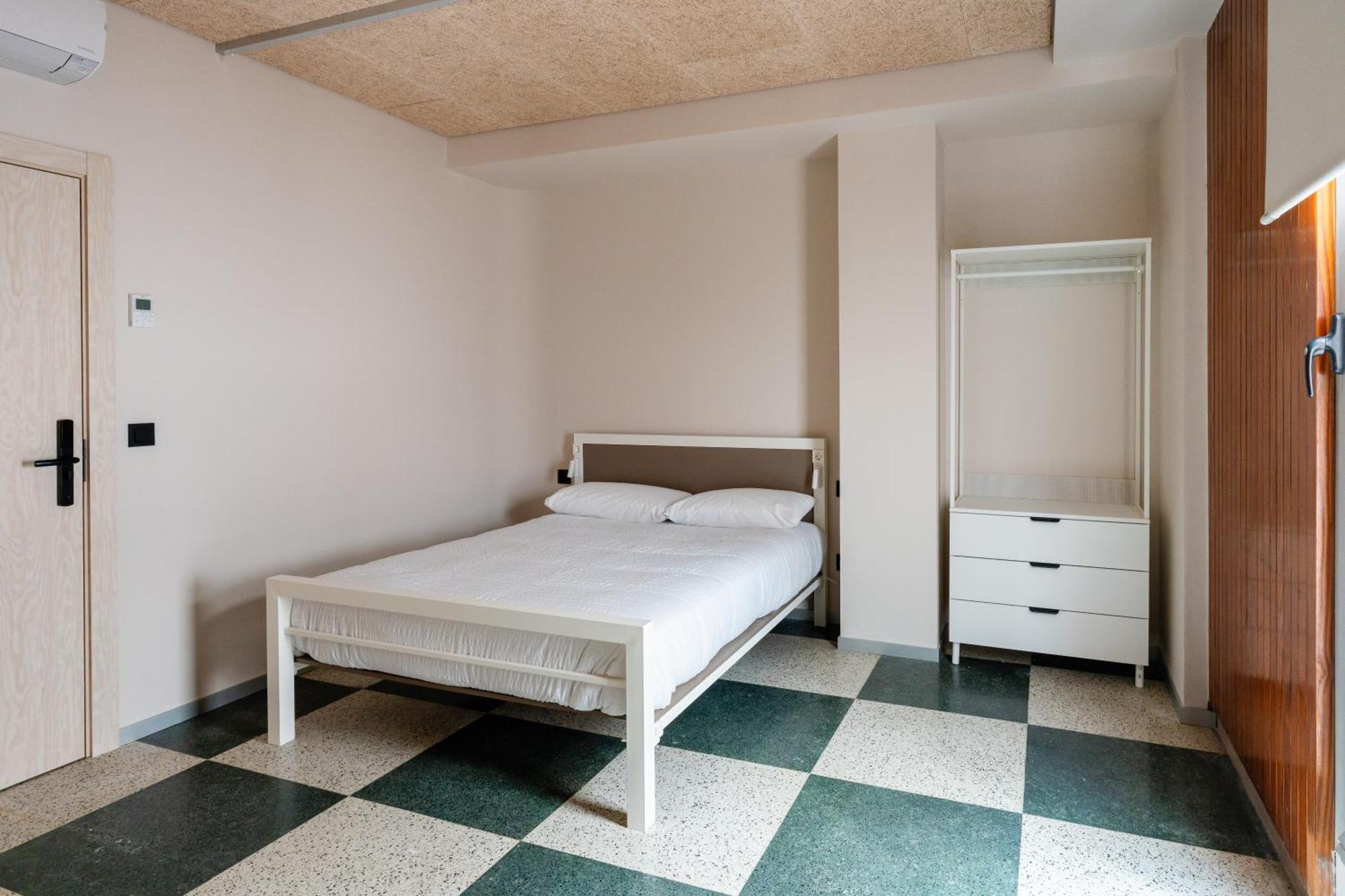 Hostal Lamia Bbk Women Hostel-solo Mujeres Bilbao